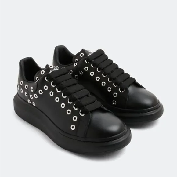 Alexander McQueen Oversized Eyelet Detail Sneakers in Black, New, Size 42 - Picture 2 of 11